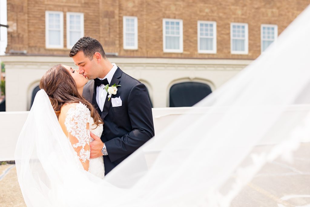 Maggie and Jason's Elegant Downtown Wedding